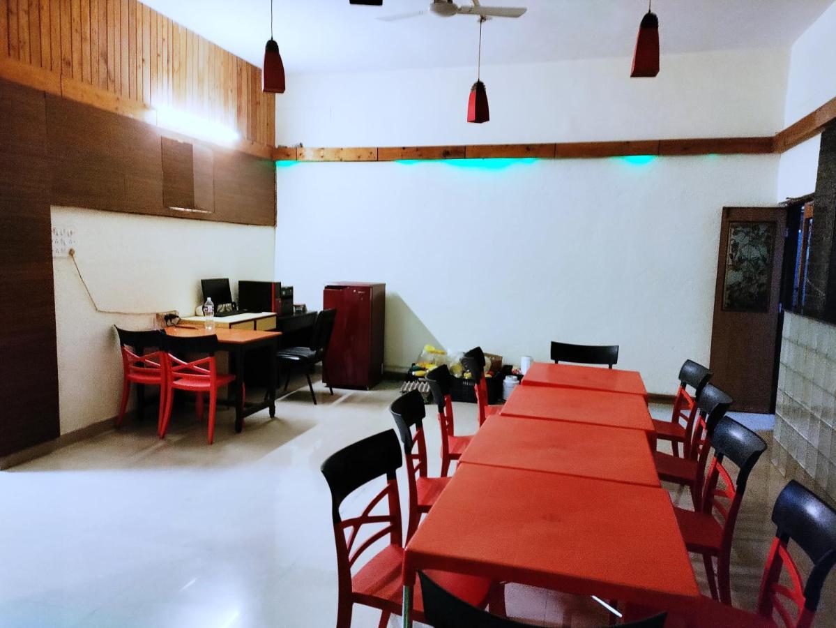Hotel Lions Den Lonavala Exterior foto